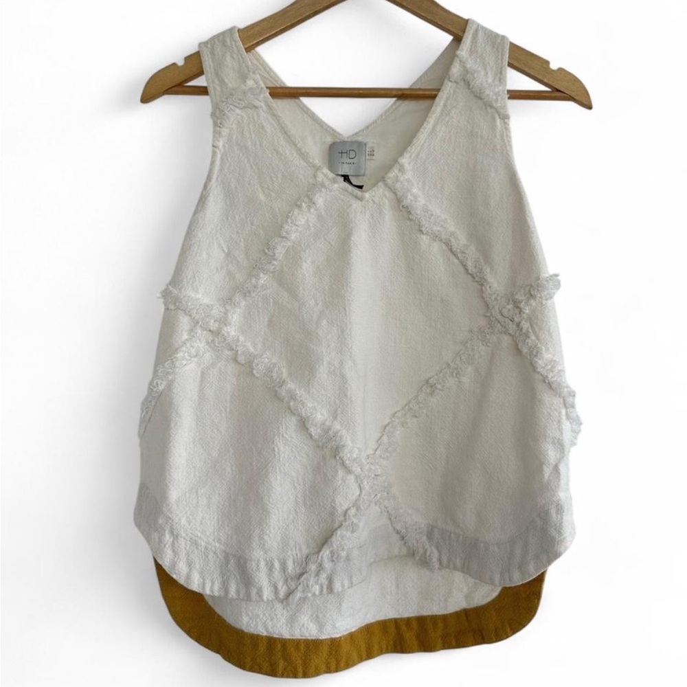 Anthropologie HD in
Paris Sleeveless Ruffled blouse